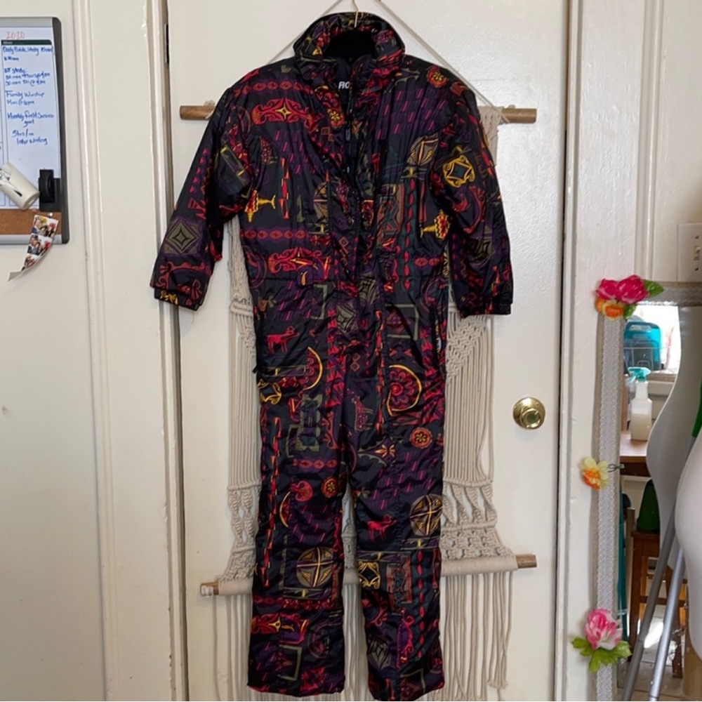 Vintage Roffe juniors 12 snow suit in a great funky pattern!